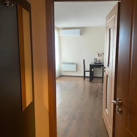 דירה Comfortable And Affordable Big בנסקו